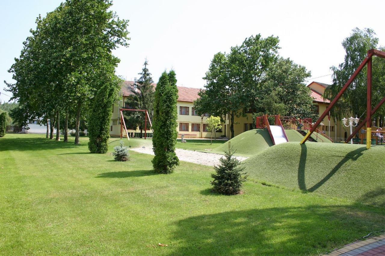 Platan Vendeghaz Apartment Csemo Exterior foto