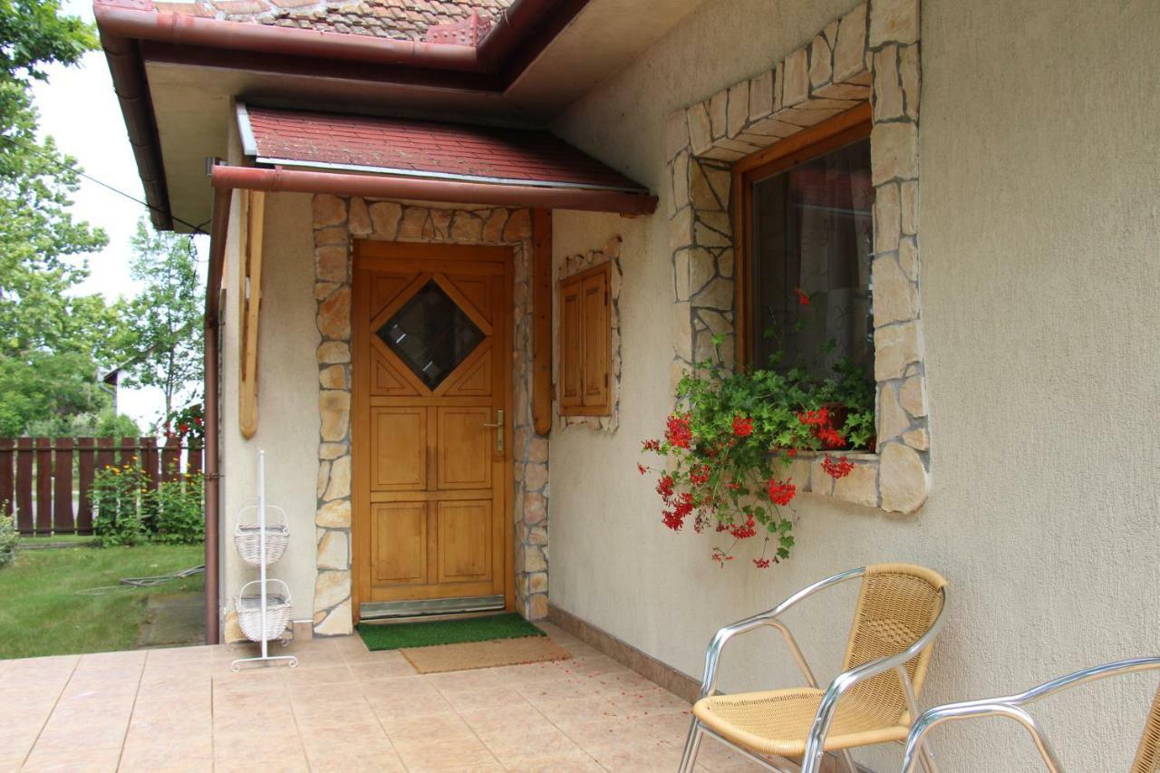 Platan Vendeghaz Apartment Csemo Exterior foto