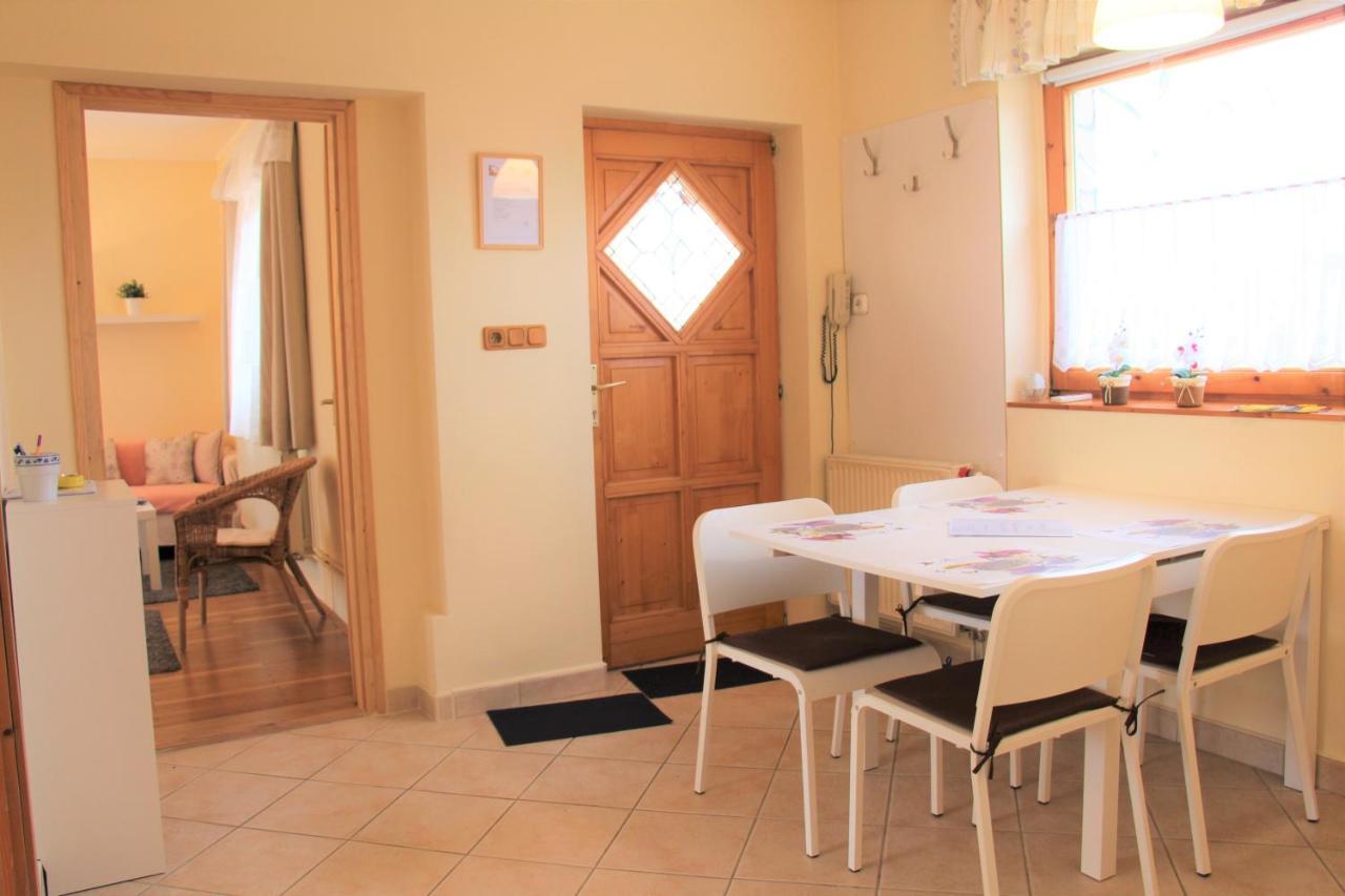 Platan Vendeghaz Apartment Csemo Exterior foto